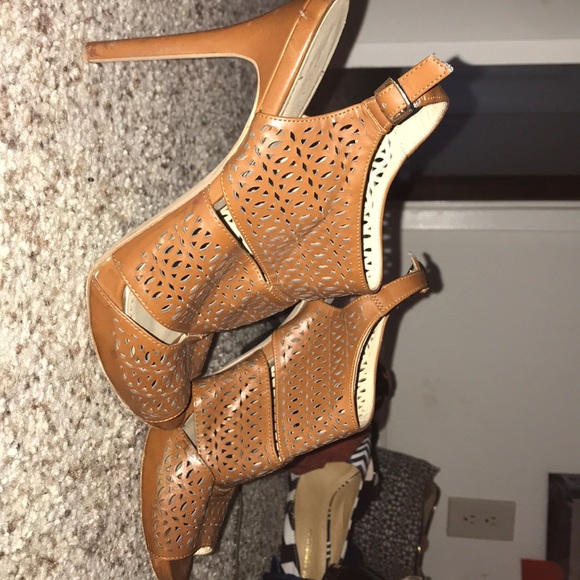 Tan caged laser cut heels - Picture 4 of 7